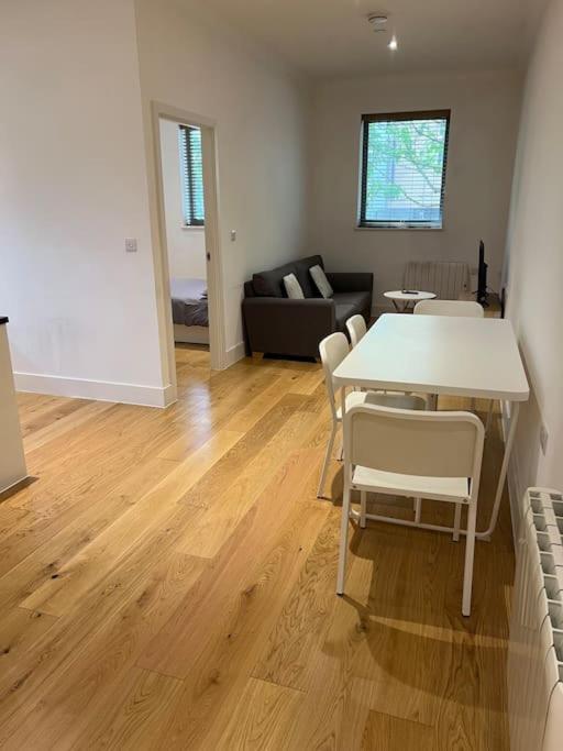 Cozy Modern Apartment In Croydon Central Esterno foto